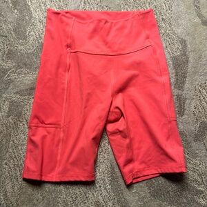 girlfriend collective coral pink bike shorts size M NWOT